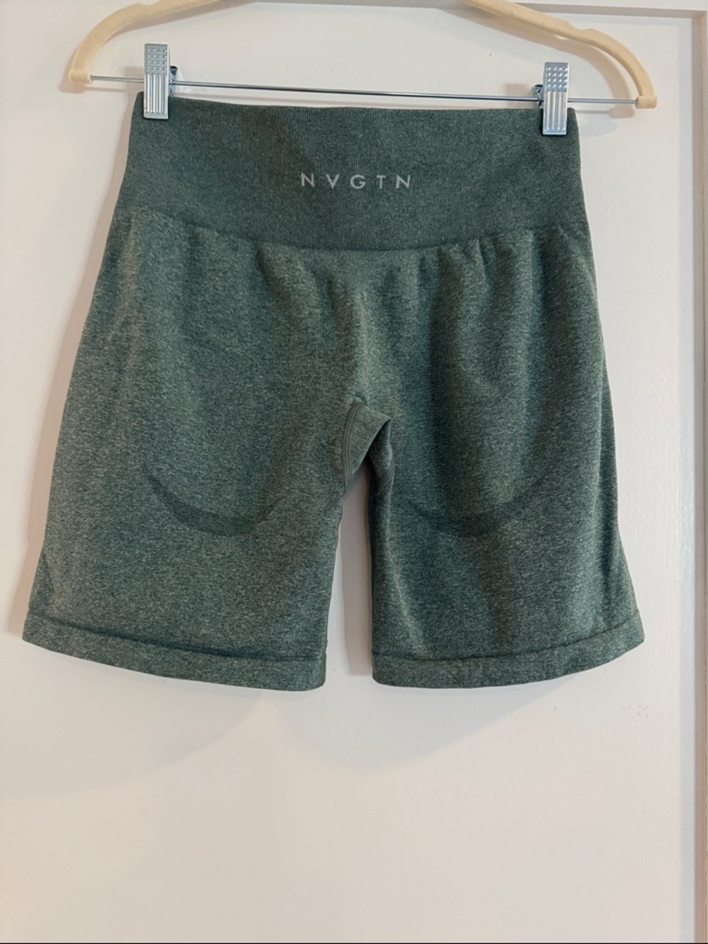 NVGTN Contour Seamless Shorts in Forest Green | Size Medium - Picture 4 of 5